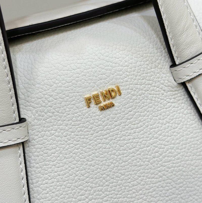 img_fe2b4e3c_20231221_i1703140321_3466_0_jpg FendiI 27 BAG IN WHITE CALFSKIN WITH GOLD HARDWARE
