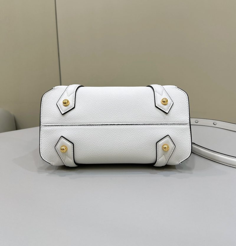 img_fe2b4e3c_20231221_i1703140321_493_0_jpg FendiI 27 BAG IN WHITE CALFSKIN WITH GOLD HARDWARE