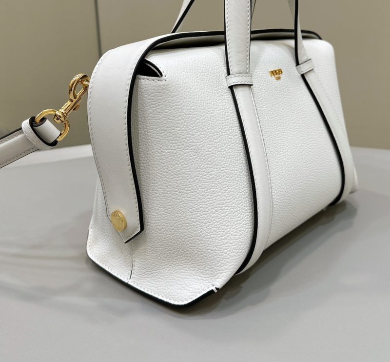 img_fe2b4e3c_20231221_i1703140321_7165_0_jpg FendiI 27 BAG IN WHITE CALFSKIN WITH GOLD HARDWARE
