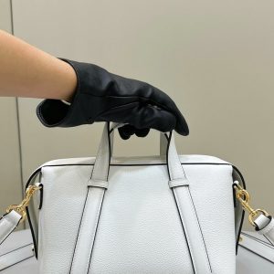 img_fe2b4e3c_20231221_i1703140321_8244_0_jpg FendiI 27 BAG IN WHITE CALFSKIN WITH GOLD HARDWARE