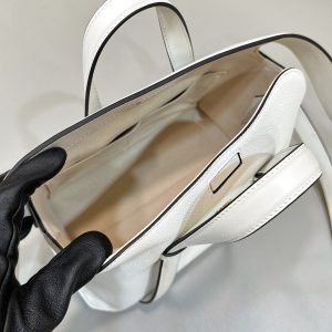 img_fe2b4e3c_20231221_i1703140321_8708_0_jpg FendiI 27 BAG IN WHITE CALFSKIN WITH GOLD HARDWARE