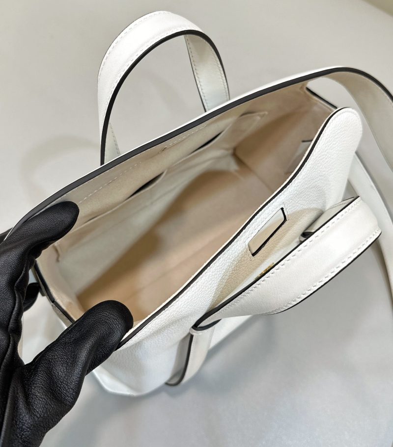 img_fe2b4e3c_20231221_i1703140321_8708_0_jpg FendiI 27 BAG IN WHITE CALFSKIN WITH GOLD HARDWARE