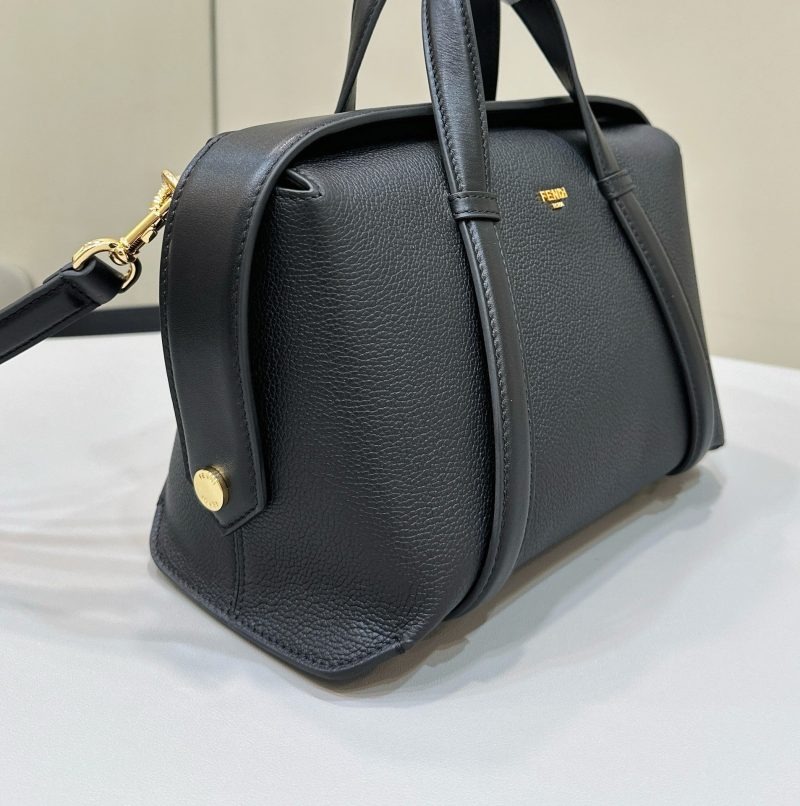 FendiI 27 BAG IN BLACK CALFSKIN WITH GOLD HARDWARE