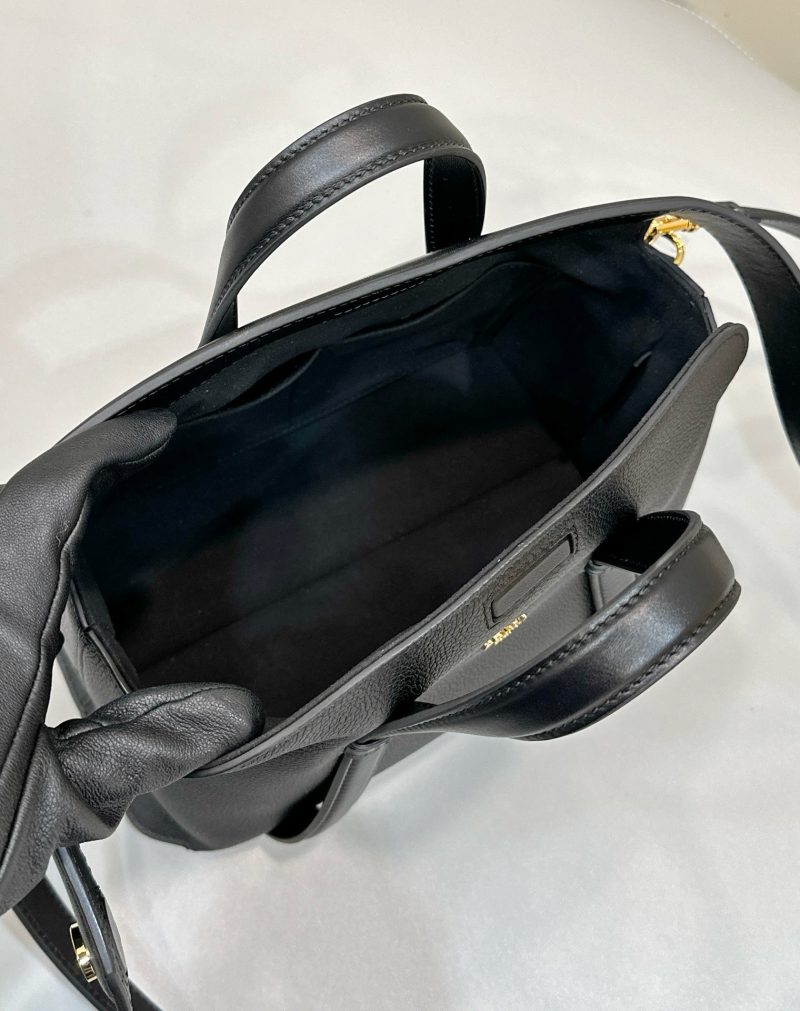 FendiI 27 BAG IN BLACK CALFSKIN WITH GOLD HARDWARE
