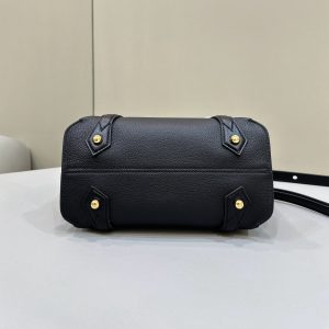 FendiI 27 BAG IN BLACK CALFSKIN WITH GOLD HARDWARE