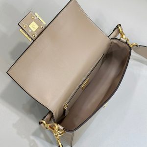 img_fe2b4e3c_20240113_i1705135922_6903_7_jpg FendiI BAGUETTE 27 BAG IN SAND BEIGE CALFSKIN WITH GOLD HARDWARE
