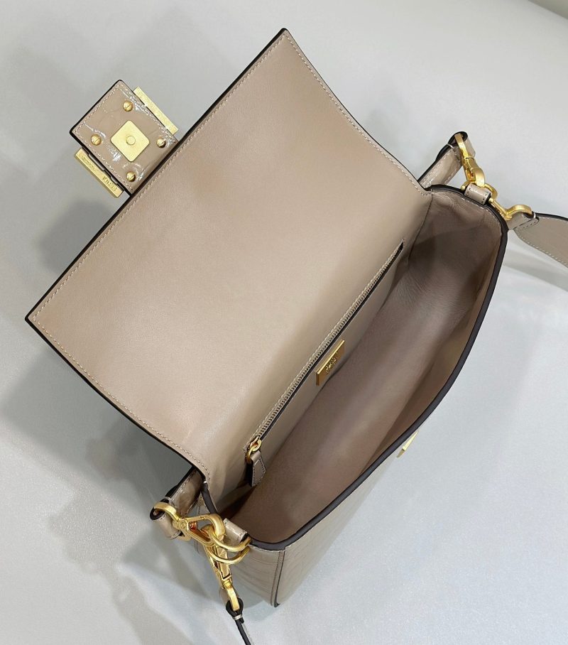 img_fe2b4e3c_20240113_i1705135922_6903_7_jpg FendiI BAGUETTE 27 BAG IN SAND BEIGE CALFSKIN WITH GOLD HARDWARE