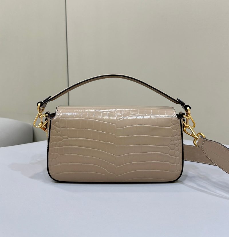 img_fe2b4e3c_20240113_i1705135922_9177_0_jpg FendiI BAGUETTE 27 BAG IN SAND BEIGE CALFSKIN WITH GOLD HARDWARE