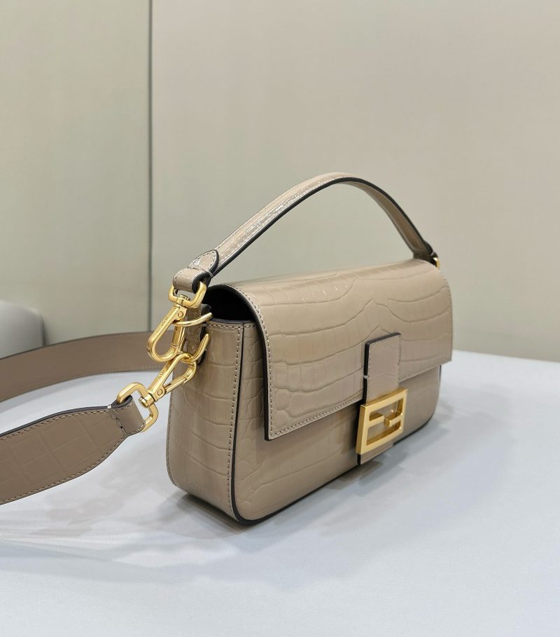 img_fe2b4e3c_20240113_i1705135922_9619_5_jpg FendiI BAGUETTE 27 BAG IN SAND BEIGE CALFSKIN WITH GOLD HARDWARE