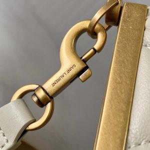 26 WHITE SHEEPSKIN WITH GOLD BUCKLE BAG