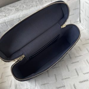 imgi_114_imgHD_2a2a0253_20260206_cmp_i1770356540081_2046_0_8_jpg Chanel 2026 Vanity Bag 19.5cm Blue Denim Leather