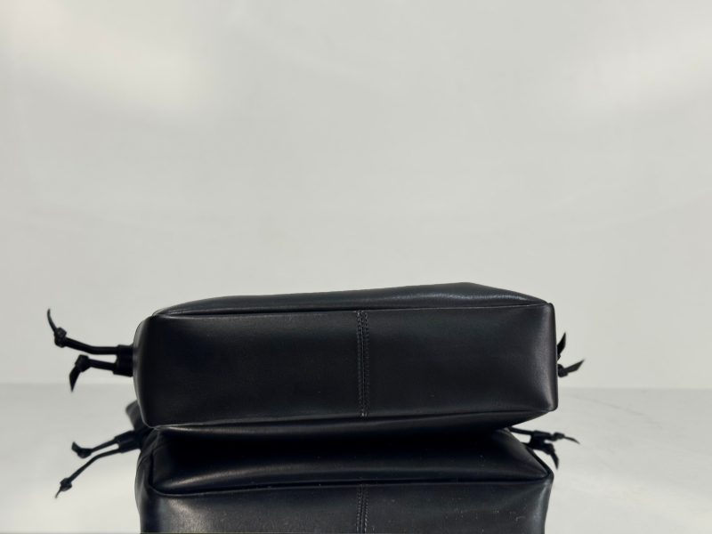 imgi_13_imgHD_4dea1bed_20250527_i1748360388155_4645_0_3.jpg_2 YSL Small Tote Bag 29 Black Caflskin