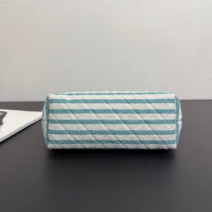 imgi_57_img_533a7dc2_20260125_i1769270589245_2900_0_5_jpg Chanel 26 Woven Clutch 19 White Light Blue Canvas