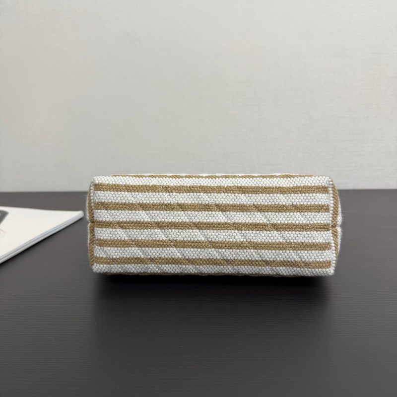 imgi_58_img_533a7dc2_20260125_i1769270525243_7860_0_5_jpg Chanel 26 Woven Clutch 19 White Khaki Canvas