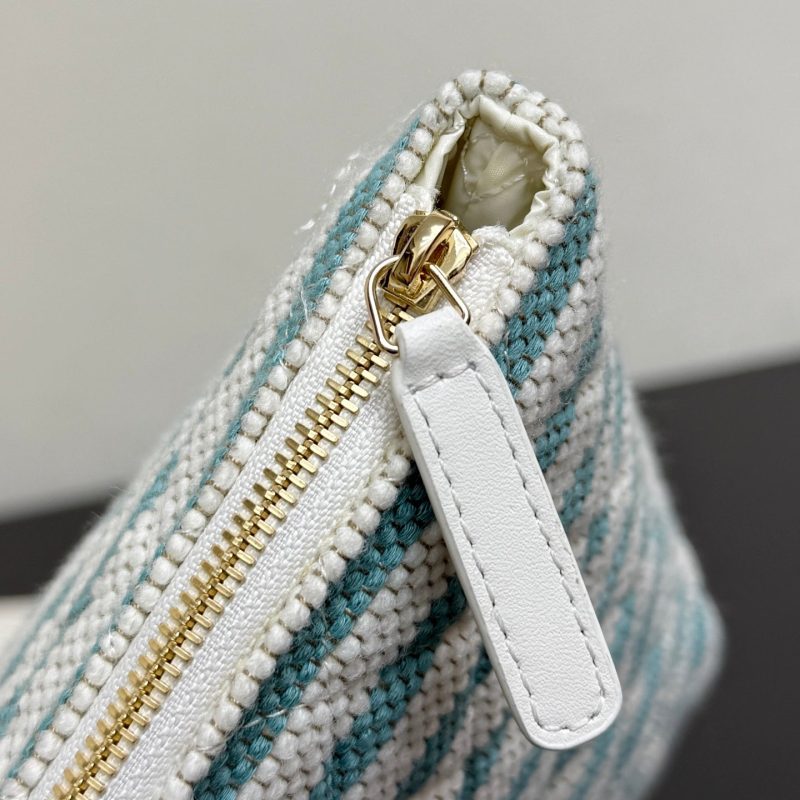 imgi_59_img_533a7dc2_20260125_i1769270587040_7661_0_4_jpg Chanel 26 Woven Clutch 19 White Light Blue Canvas