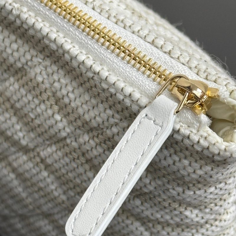 imgi_59_img_533a7dc2_20260125_i1769270605114_1943_0_4_jpg_e2366dd9-c623-45d8-b1fa-20529b9b3e05 Chanel 26 Woven Clutch 19 White Beige Canvas