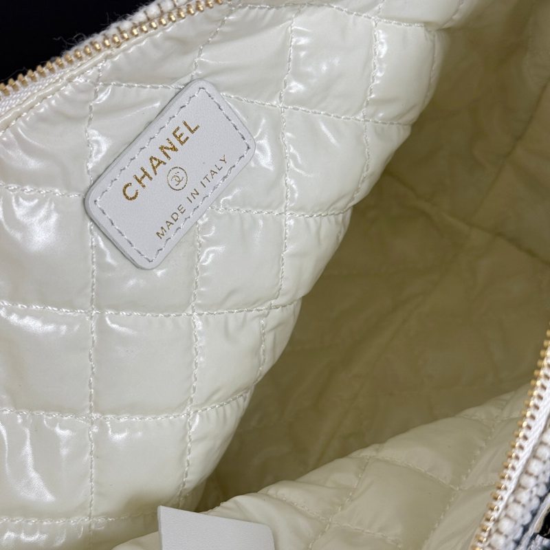 imgi_59_img_533a7dc2_20260125_i1769270617747_375_0_7_jpg Chanel 26 Woven Clutch 19 White Black Canvas