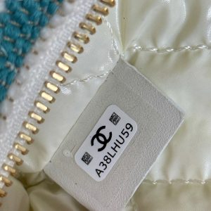imgi_60_img_533a7dc2_20260125_i1769270587105_4909_0_8_jpg Chanel 26 Woven Clutch 19 White Light Blue Canvas