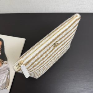 imgi_61_img_533a7dc2_20260125_i1769270526620_5630_0_6_jpg Chanel 26 Woven Clutch 19 White Khaki Canvas