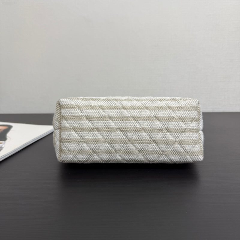 imgi_63_img_533a7dc2_20260125_i1769270606888_7819_0_5_jpg_9a8a1e6b-01d0-4ce3-9d19-aa0a5f881271 Chanel 26 Woven Clutch 19 White Beige Canvas