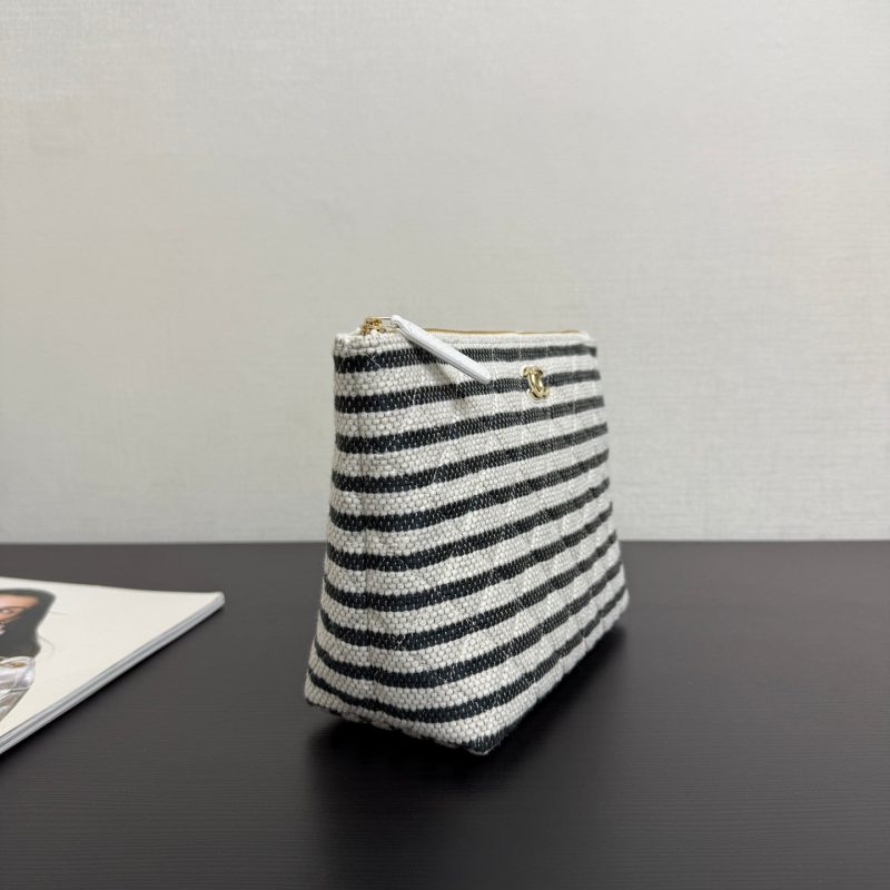 imgi_63_img_533a7dc2_20260125_i1769270619355_8085_0_1_jpg Chanel 26 Woven Clutch 19 White Black Canvas