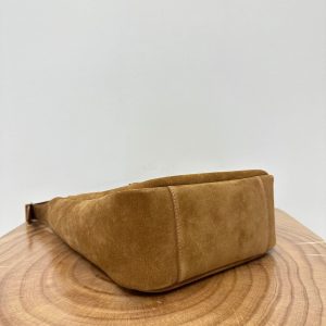 LE 5 À 7 SUPPLE SMALL 22 IN CARAMEL BROWN SUEDE