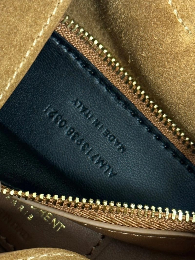 LE 5 À 7 SUPPLE SMALL 22 IN CARAMEL BROWN SUEDE