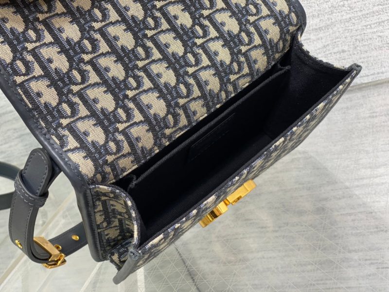 30 MONTAIGNE 21CM BLUE OBLIQUE EMBROIDERY