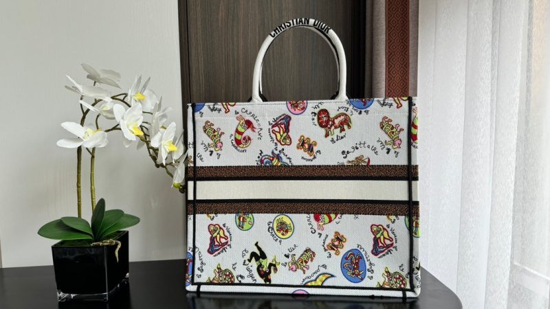 Large CD Book Tote 42cm White Multicolor Dragon Zodiac Embroidery