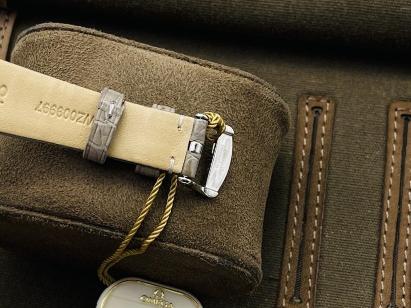 z2448552910416_01f1407e2d85fbb92881993ffc6c12eb_162bf0fd-64b0-486c-a1e8-1de75d89583e DE VILLE TRESOR QUARTZ 36MM GREY FOR LADY