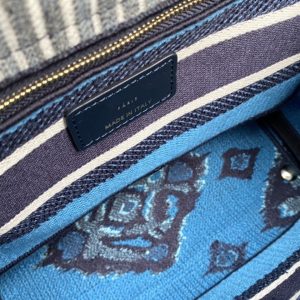 z2536606084706_c50f041ae72492c05fc624d1f77b8181_69f3bbd2-60aa-44d5-b7be-bfb4e14164a8 MEDIUM LADY D-LITE BLUE PALMS EMBROIDERY