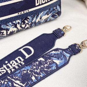 z2536606139766_65767707d51986fa11e9597bfe88139e_a4cd988c-7aac-44b8-ac03-e3e74b5cf703 MEDIUM LADY D-LITE BLUE PALMS EMBROIDERY