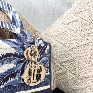 z2536606301047_f507a56d2c8070d26bdf02252e52ed73_0034abca-12c2-4186-b939-bd376476e977 MEDIUM LADY D-LITE BLUE PALMS EMBROIDERY