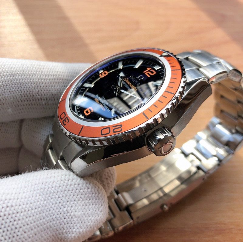 z2612331840338_3bef438796645c37a2d6c845e482d820_1e4c8ae4-af30-4617-9f23-7d8e8ceb4a71 SEMASTER PLANET OCEAN 600 STAINLESS STEEL ORANGE