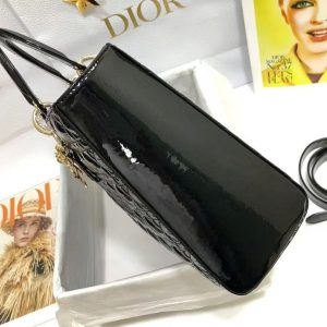 z6097504577085_8ae3164e63bf1734c7efbbd88725d06e medium lady 32 black patent calfskin