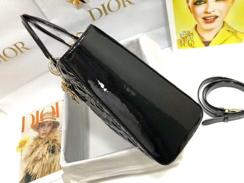 z6097504577085_8ae3164e63bf1734c7efbbd88725d06e medium lady 32 black patent calfskin