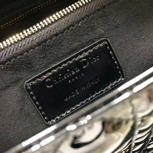 z6097504632575_de14bb60b1800d5a1a38bce6e05a973c medium lady 32 black patent calfskin